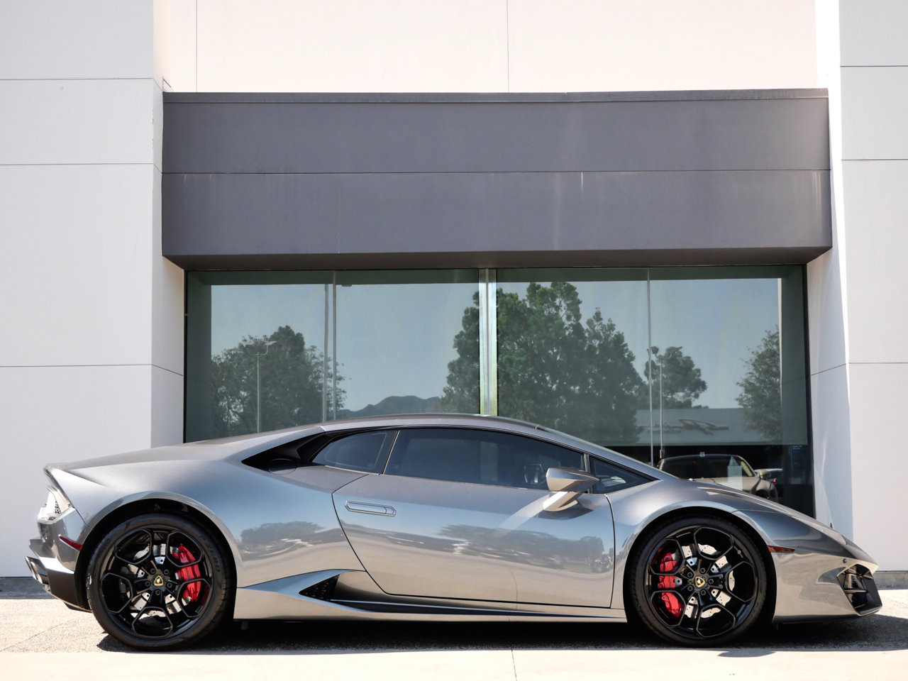 Used 2016 Lamborghini Huracan LP 580-2 RWD image 2