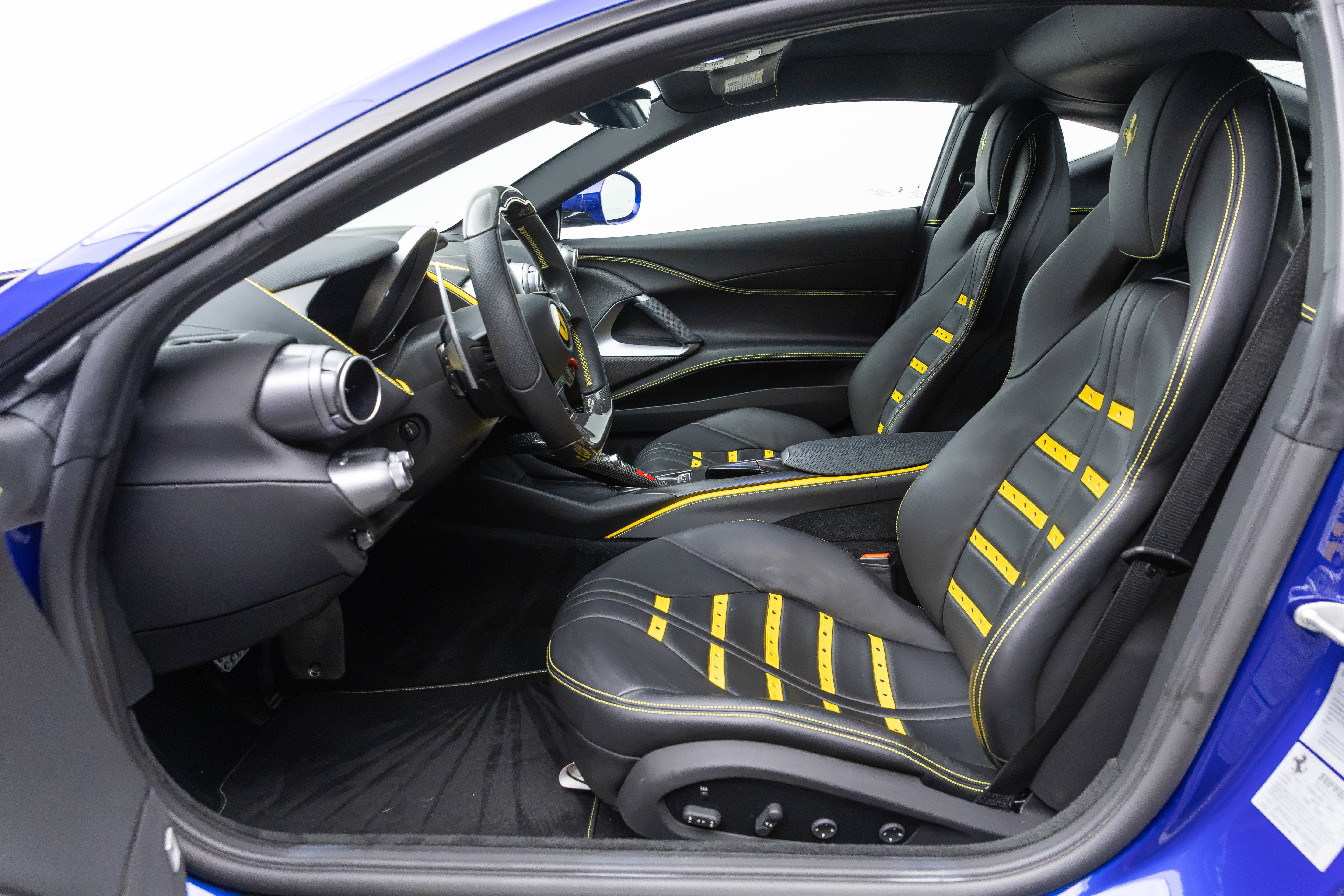 Used 2020 Ferrari 812 Superfast RWD image 5