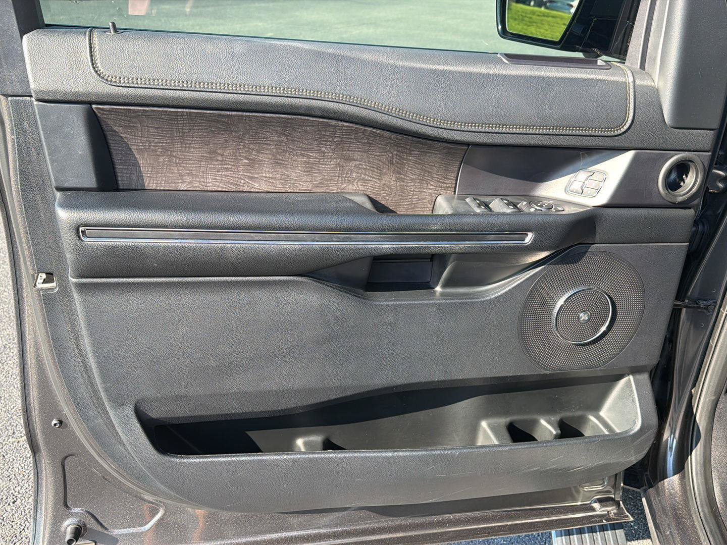 Used 2021 Ford Expedition Limited RWD image 18