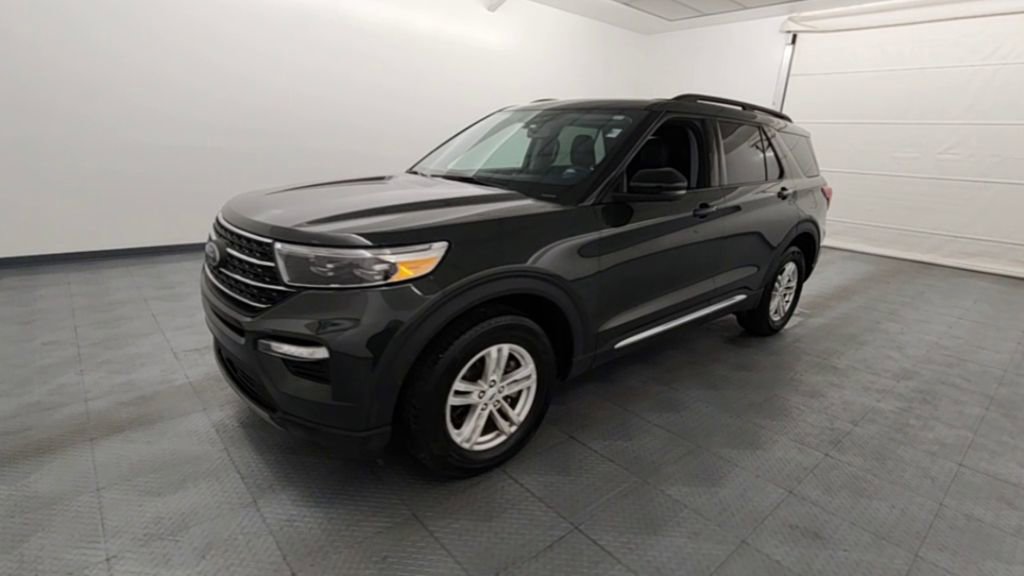 Used 2023 Ford Explorer XLT w/ Equipment Group 202A image 3