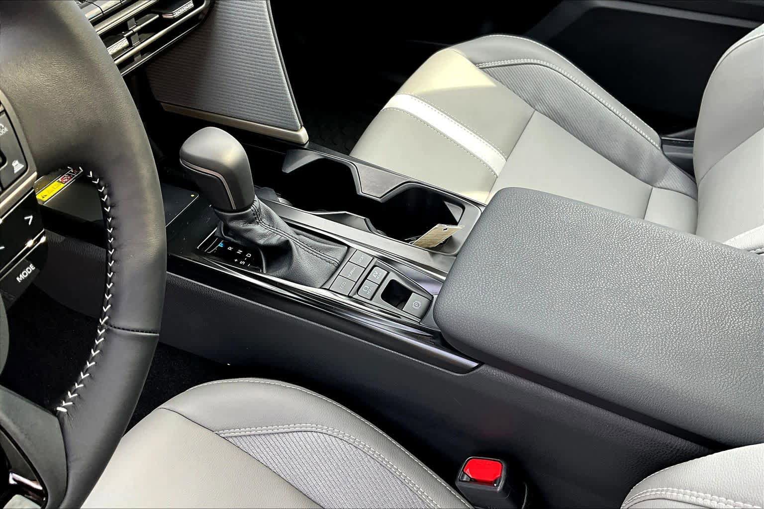 Used 2026 Toyota Camry SE w/ Convenience Package AWD/4WD image 16