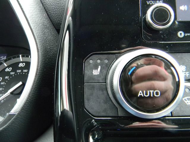 Used 2021 Toyota Highlander XLE AWD/4WD image 19