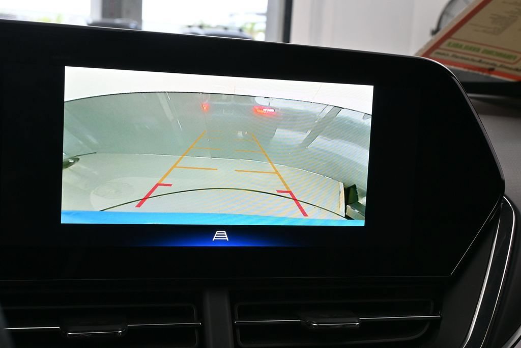 Used 2025 Chevrolet Trax RS FWD image 17