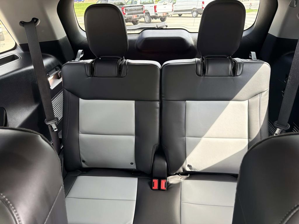 Used 2022 Ford Explorer XLT w/ Equipment Group 202A image 16
