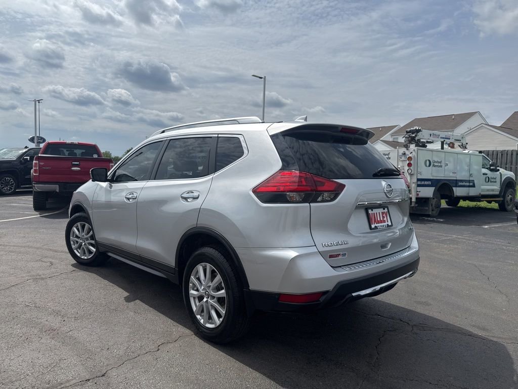 Used 2017 Nissan Rogue SV w/ SV Premium Package AWD/4WD image 10