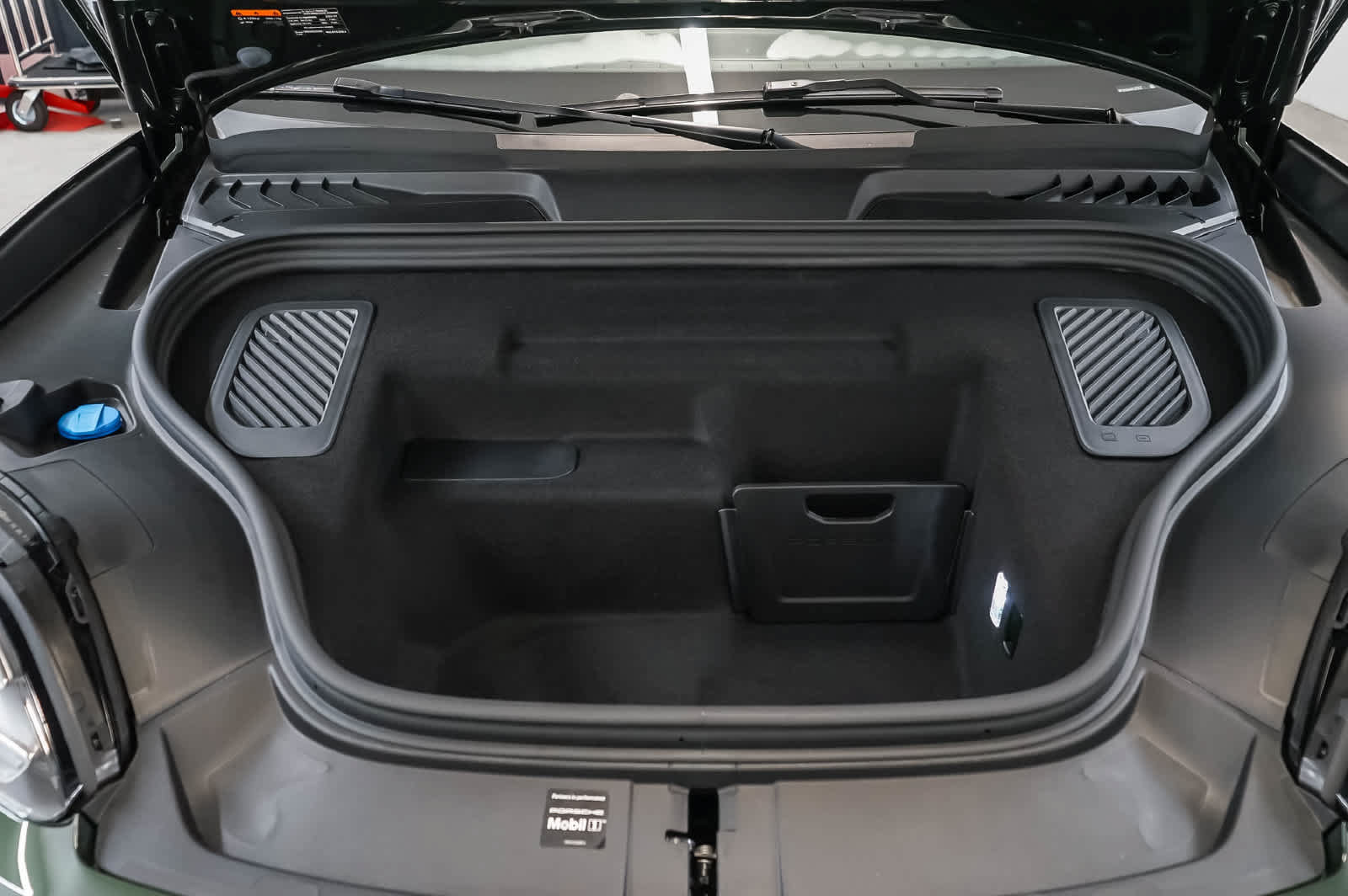 Certified 2026 Porsche Macan Electric RWD image 32