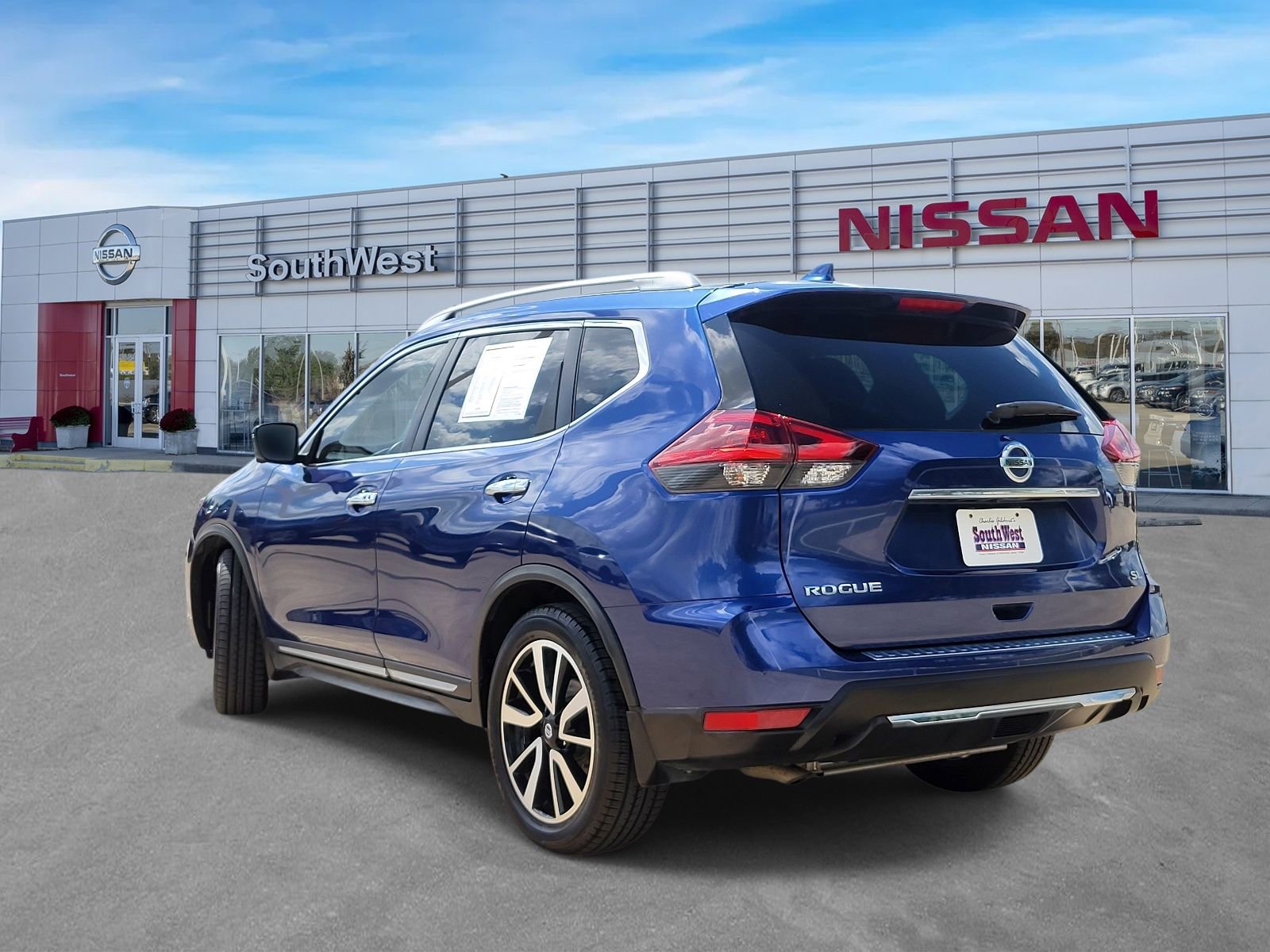 Used 2018 Nissan Rogue SL w/ Premium Package FWD image 7