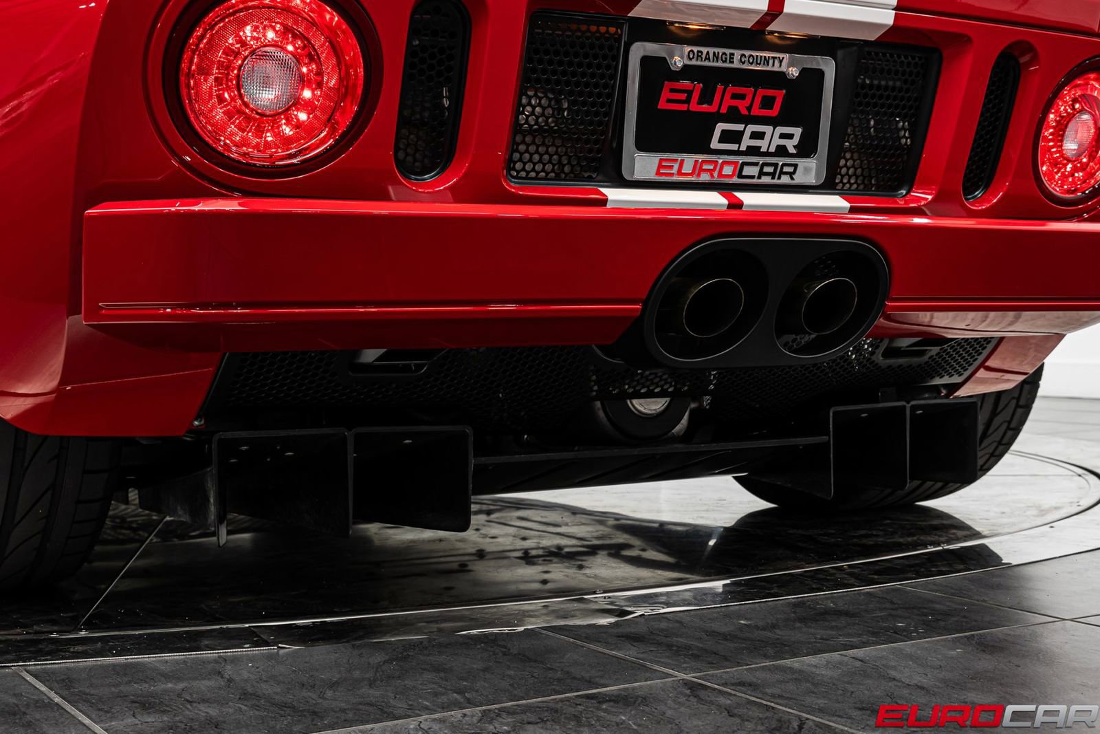 Used 2005 Ford GT RWD image 22