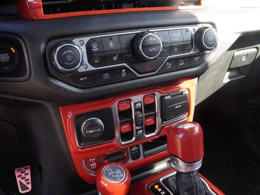 Used 2024 Jeep Wrangler Unlimited AWD/4WD image 15