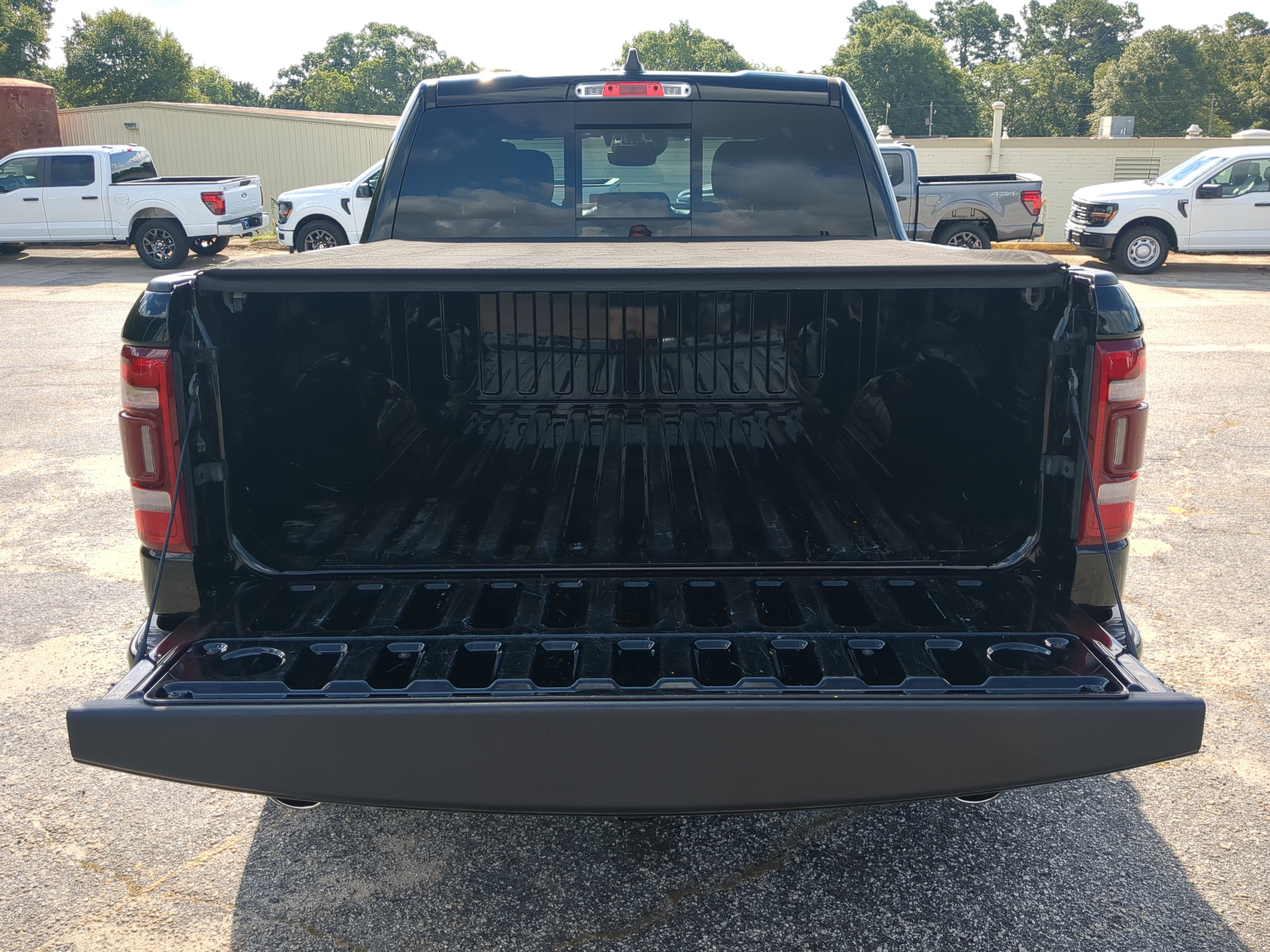 Used 2022 RAM 1500 Laramie AWD/4WD image 11