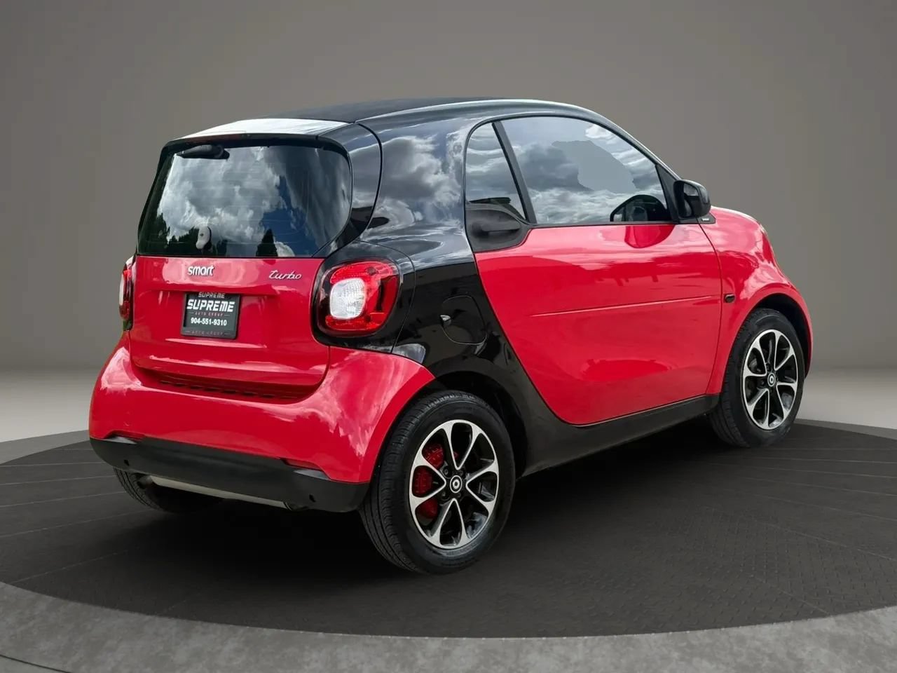 Used 2017 smart fortwo passion RWD image 3
