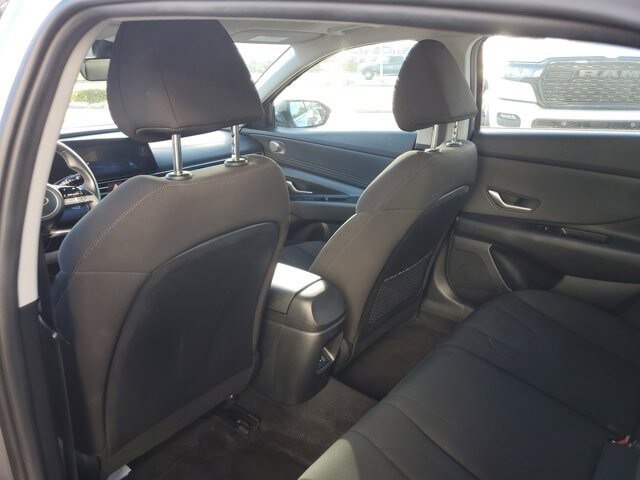 Used 2025 Hyundai Elantra SEL image 17
