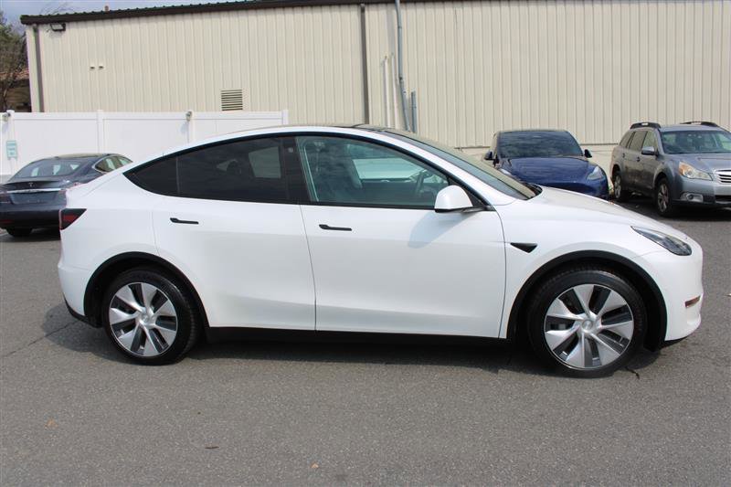 Used 2022 Tesla Model Y Long Range image 9