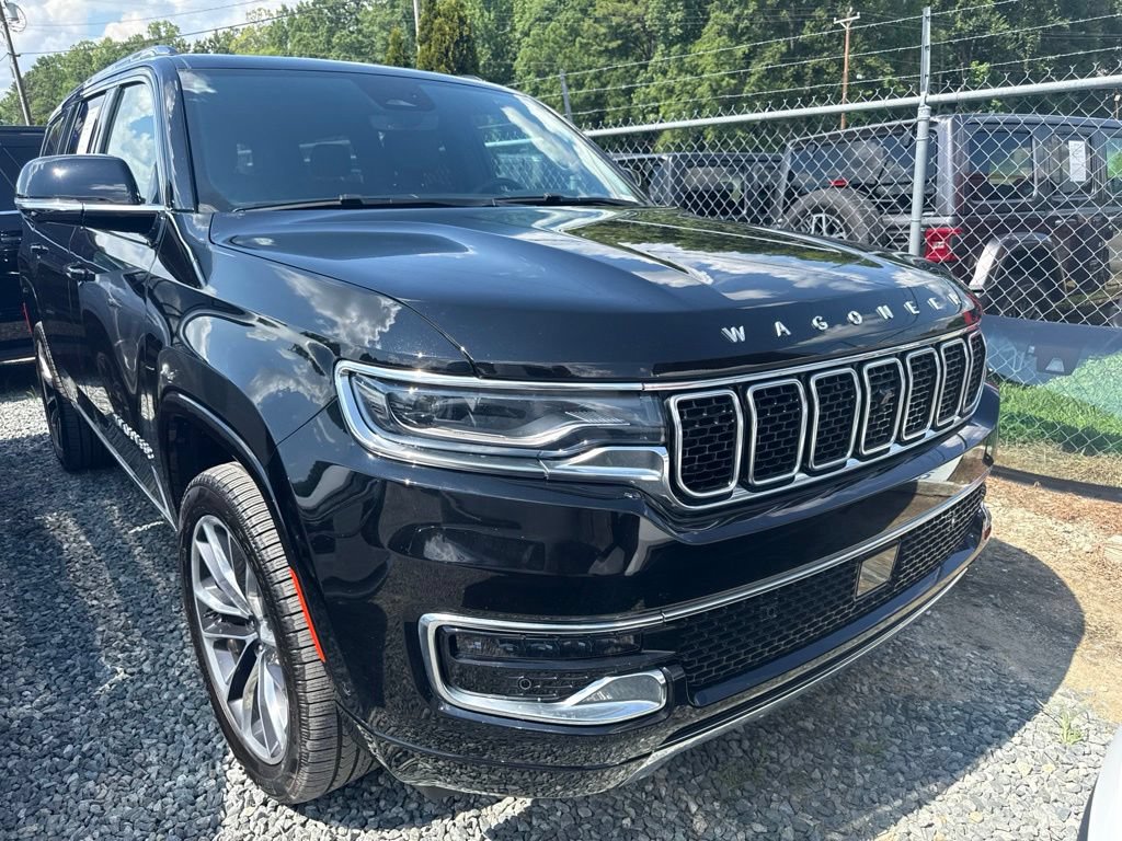 Used 2025 Jeep Wagoneer Series III w/ Premium Group I AWD/4WD image 2
