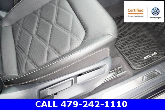 Certified 2024 Volkswagen Atlas SE w/ Black Wheel Package image 45