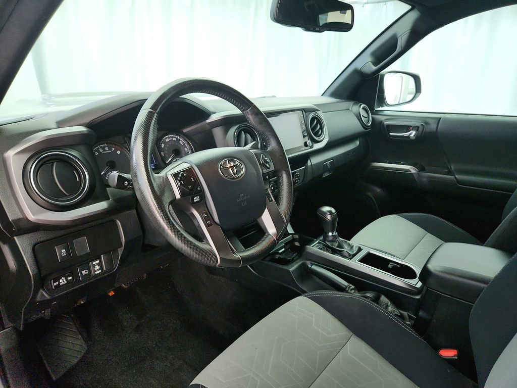 Used 2020 Toyota Tacoma TRD Sport w/ Technology Package AWD/4WD image 10