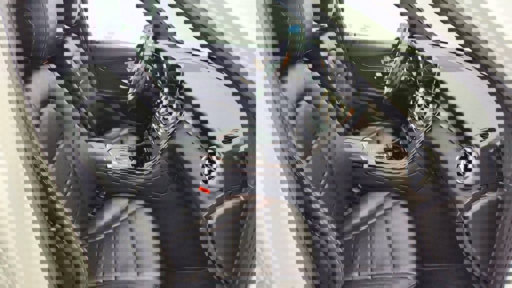 Used 2022 Mercedes-Benz GLC 300 4MATIC w/ Multimedia Package Lite image 23