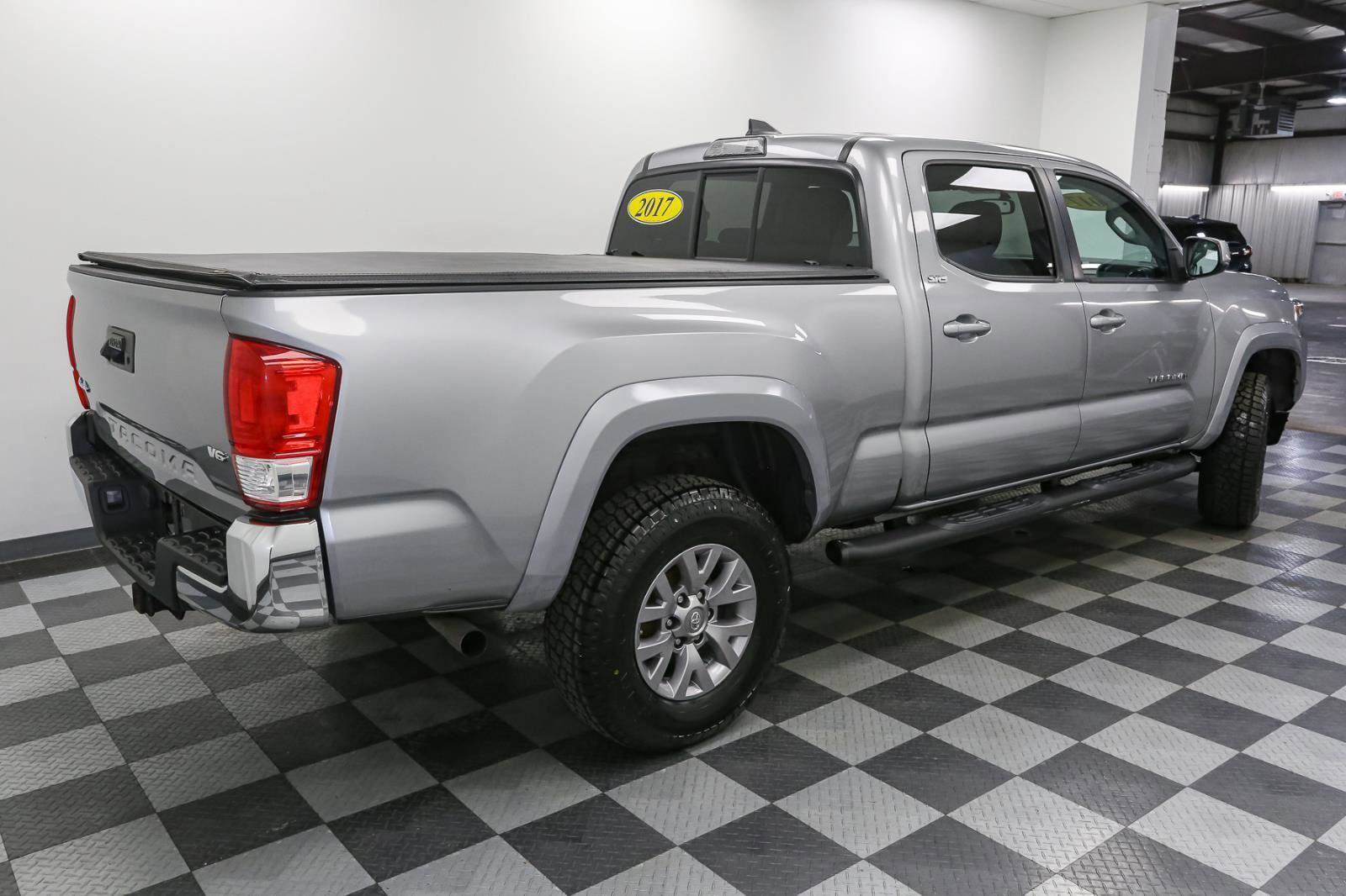 Used 2017 Toyota Tacoma SR5 image 9