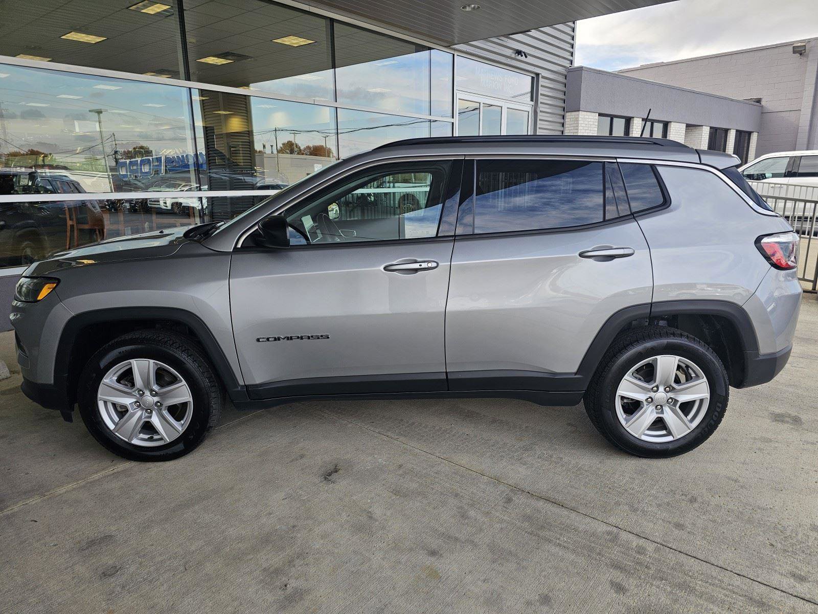Used 2022 Jeep Compass Latitude image 2