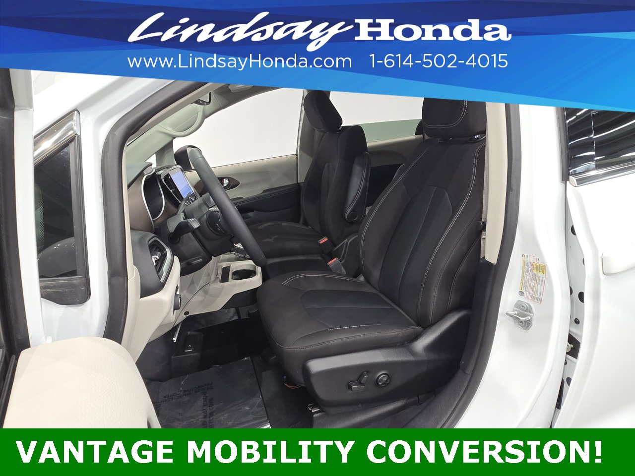 Used 2022 Chrysler Voyager LX image 10