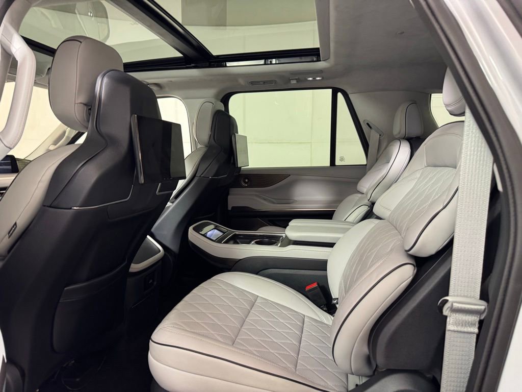 Certified 2025 Lincoln Navigator L Black Label AWD/4WD image 36