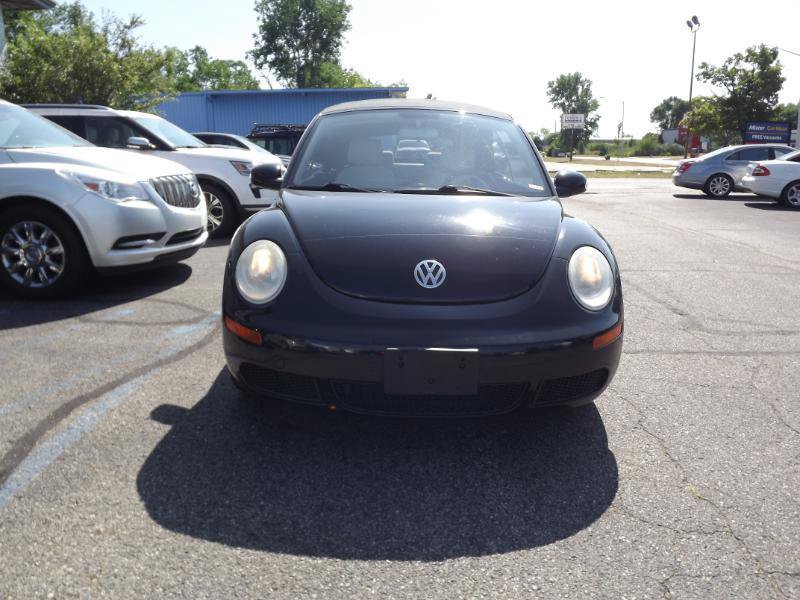 Used 2010 Volkswagen Beetle Convertible FWD image 11