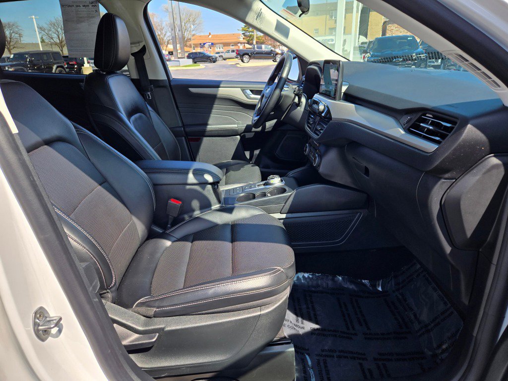 Used 2022 Ford Escape SEL w/ Technology Package image 6