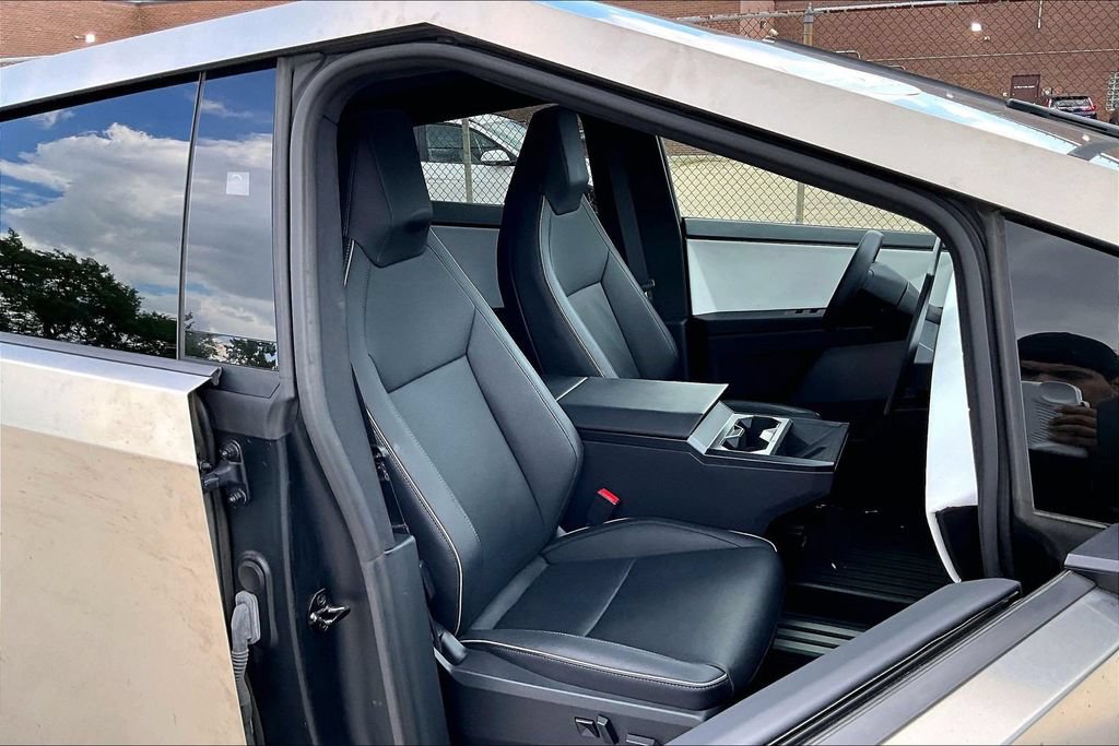 Used 2024 Tesla Cybertruck Cyberbeast AWD/4WD image 7