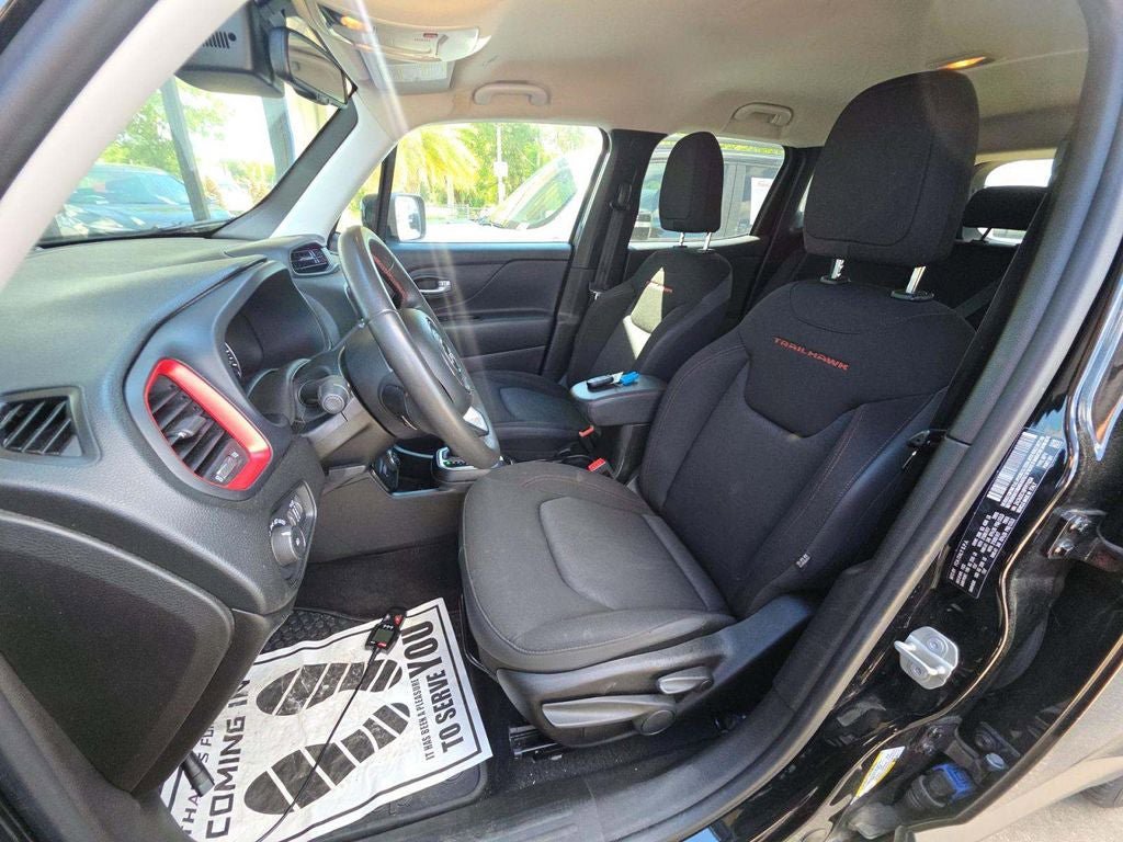 Used 2023 Jeep Renegade Trailhawk AWD/4WD image 3