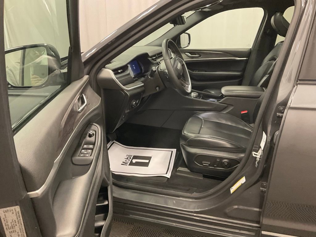 Used 2024 Jeep Grand Cherokee L Limited w/ Luxury Tech Group II image 9