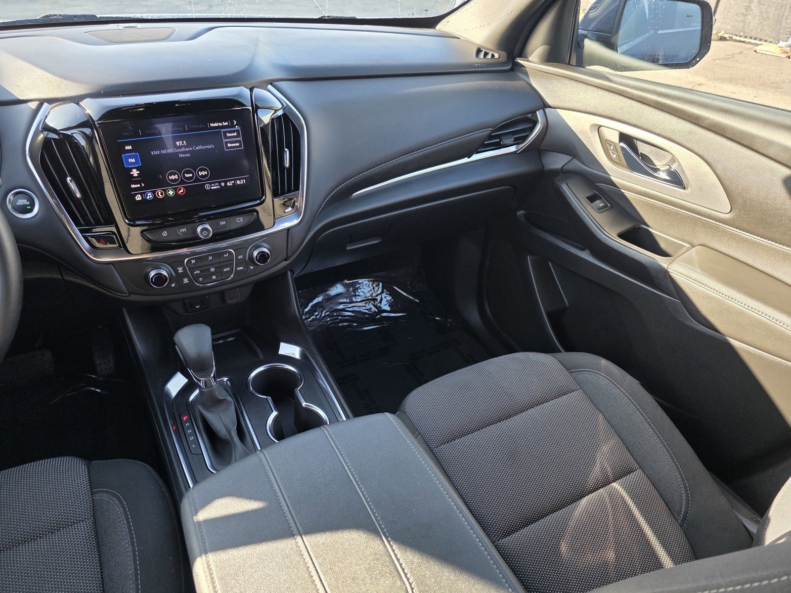 Used 2023 Chevrolet Traverse LT image 17