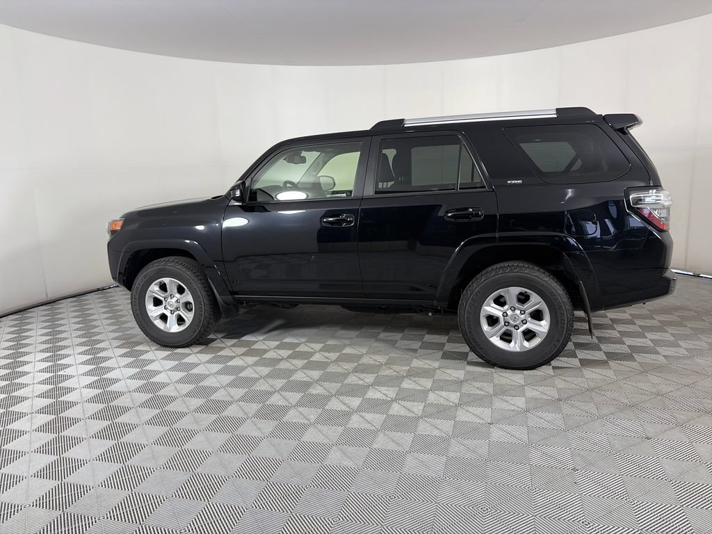 Used 2022 Toyota 4Runner SR5 AWD/4WD image 4