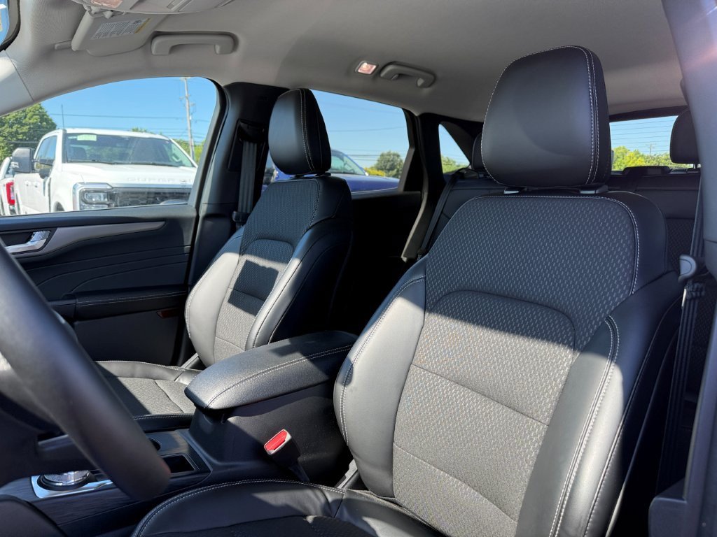 New 2024 Ford Escape SE FWD image 14