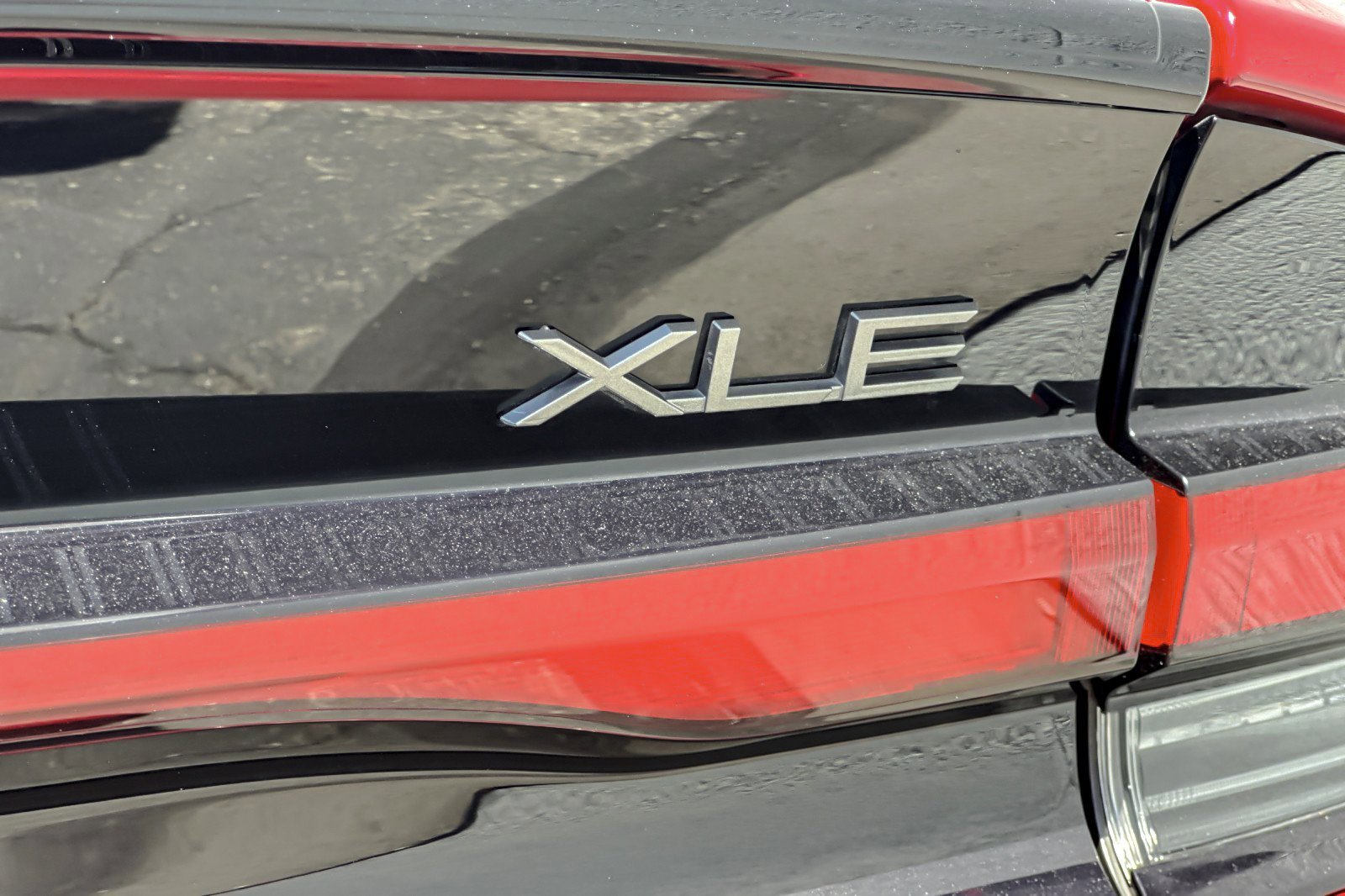 Used 2024 Toyota Prius XLE FWD image 25