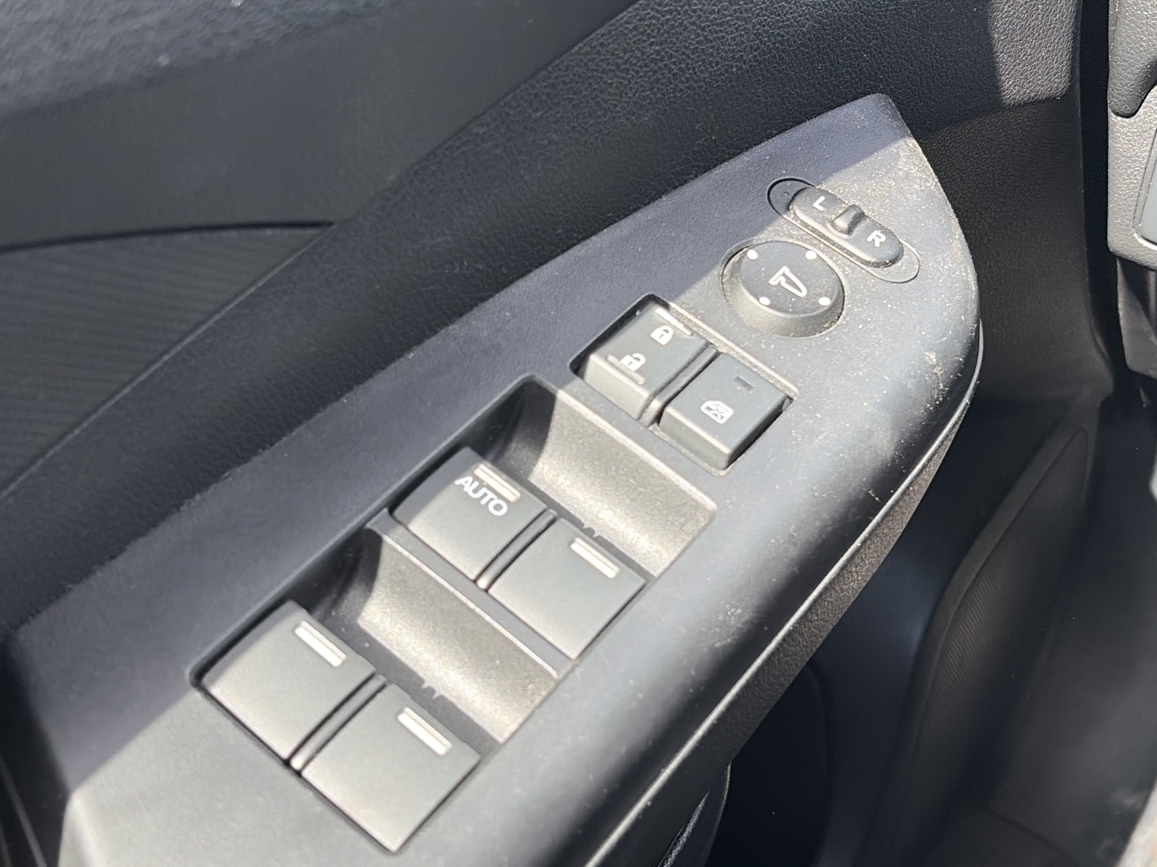 Used 2015 Honda CR-V LX image 29