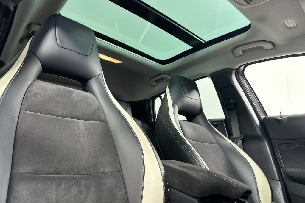 Used 2017 INFINITI QX30 Sport FWD image 20