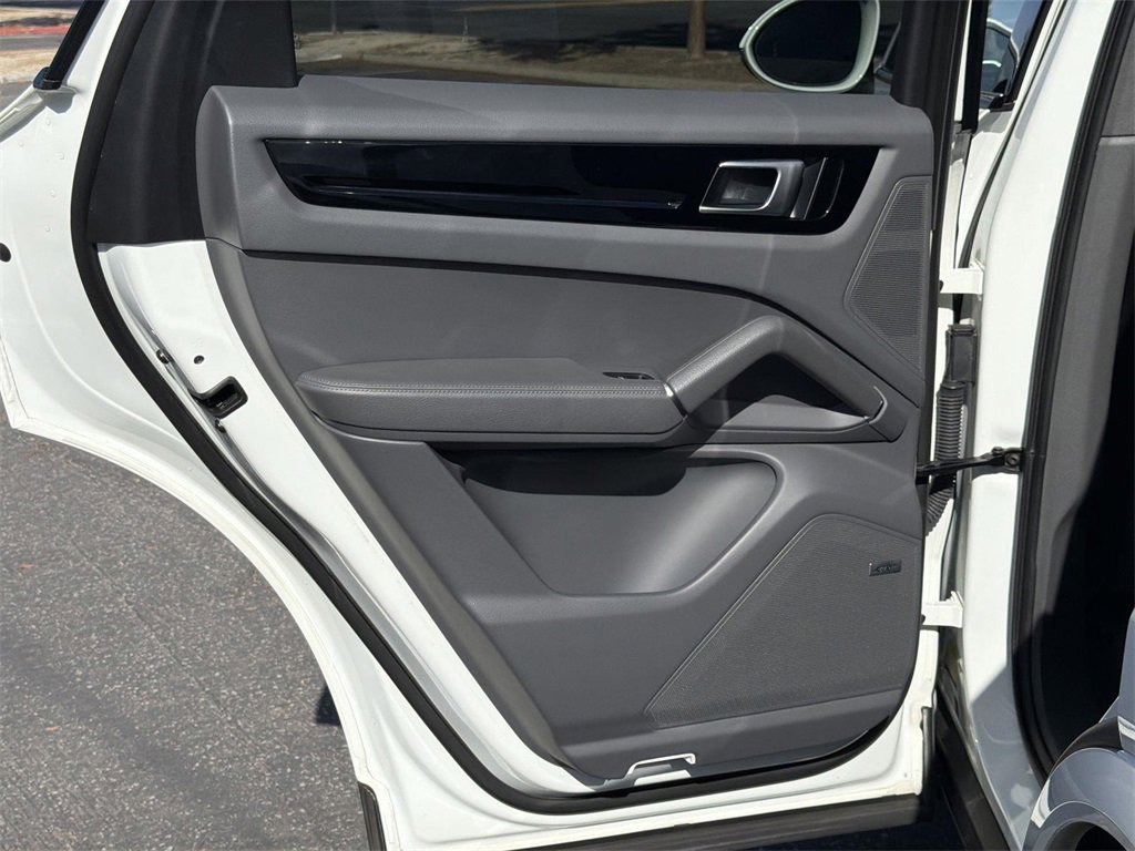 Used 2020 Porsche Cayenne image 23