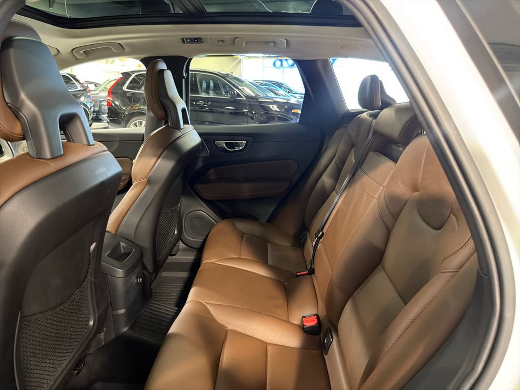 Used 2018 Volvo XC60 T8 Inscription w/ Advanced Package AWD/4WD image 22