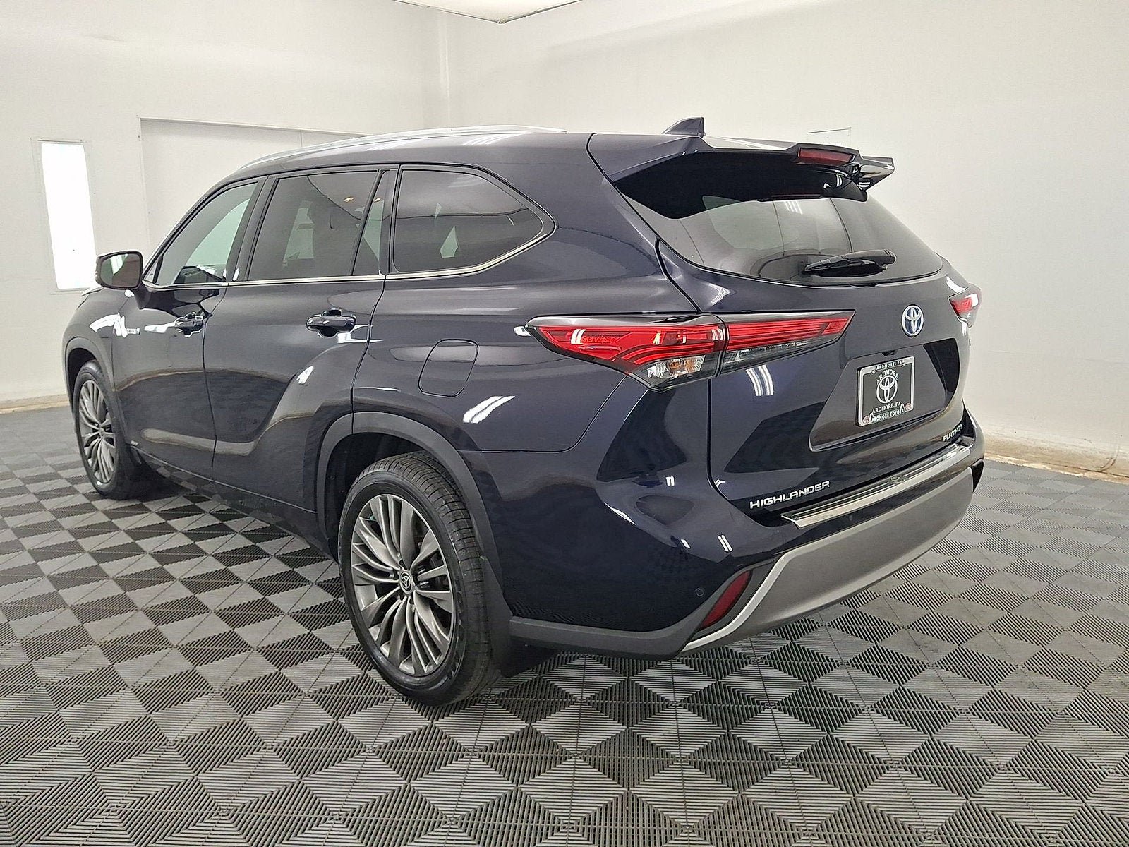Certified 2020 Toyota Highlander Platinum AWD/4WD image 14