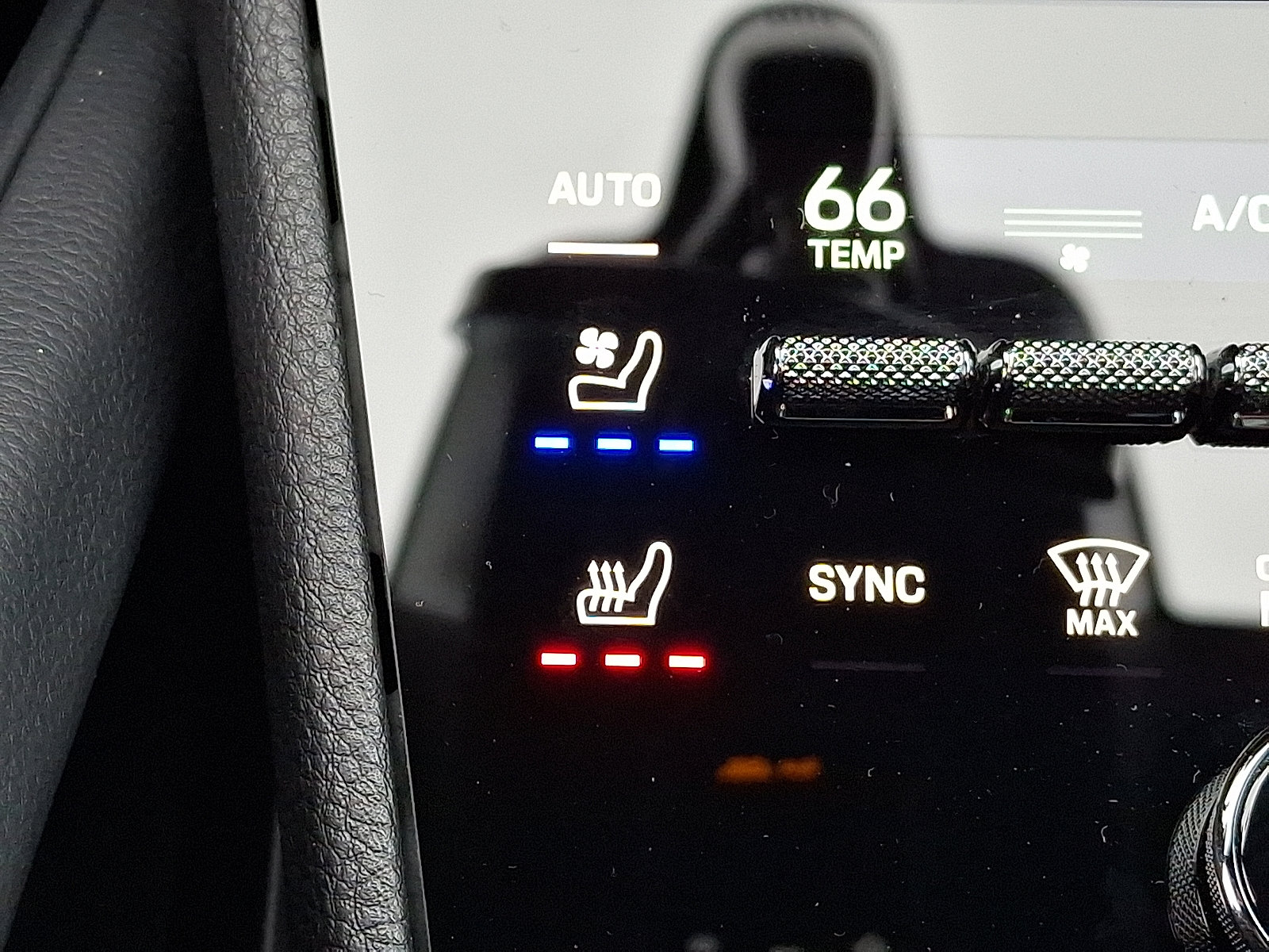 Used 2024 Porsche Cayenne image 24