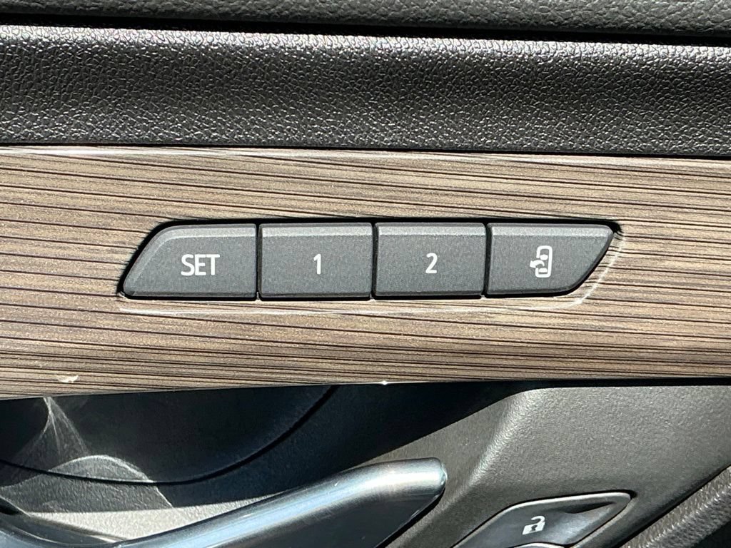 Used 2024 GMC Terrain Denali w/ Denali Premium Package AWD/4WD image 12