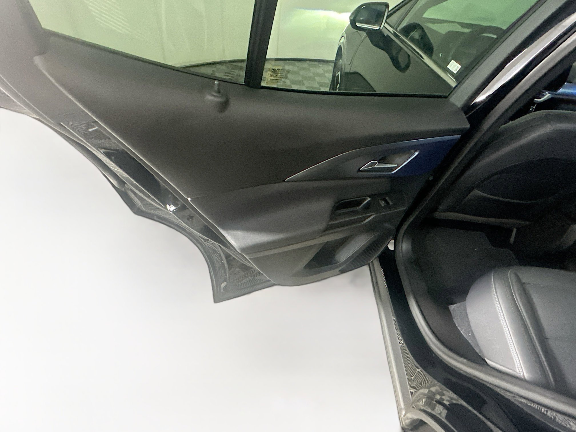 Used 2025 Chevrolet Equinox EV LT w/ Convenience Package image 26