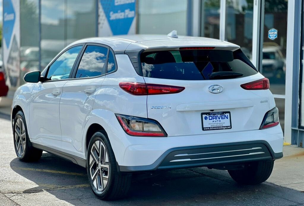 Used 2022 Hyundai Kona SEL w/ Convenience Package FWD image 3