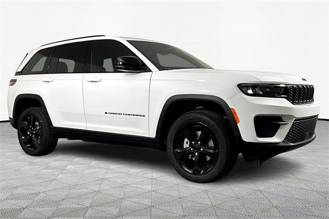 New 2025 Jeep Grand Cherokee Laredo image 3