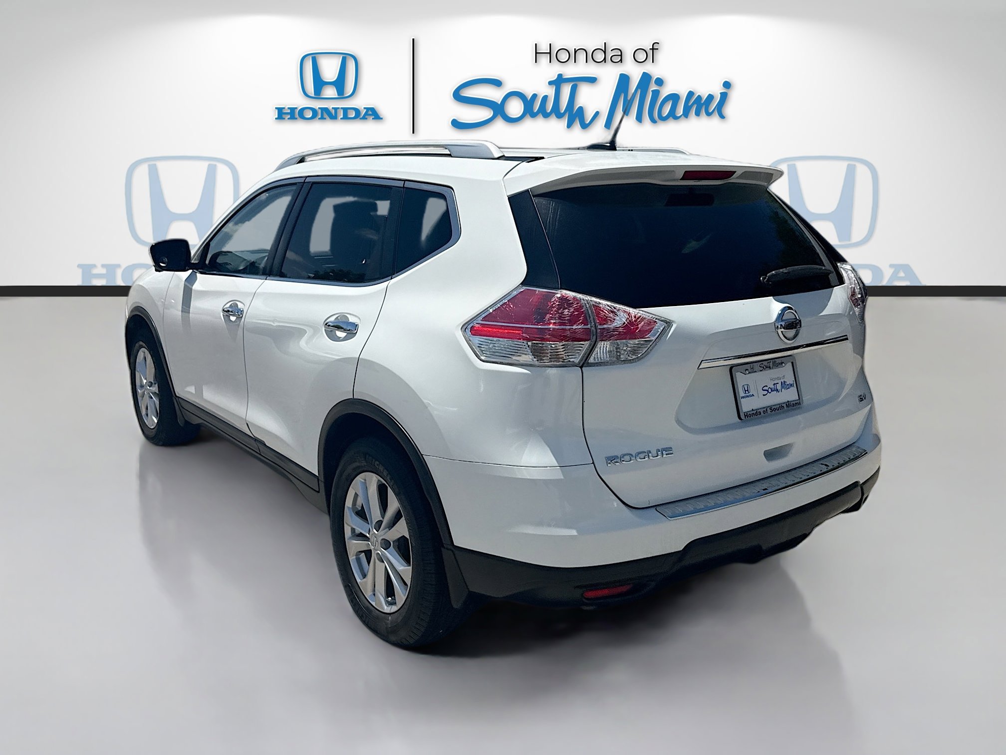 Used 2015 Nissan Rogue SV w/ SV Premium Package image 5