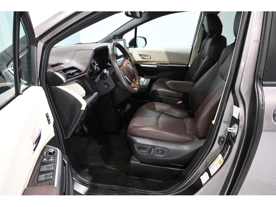 Used 2022 Toyota Sienna Platinum AWD/4WD image 13