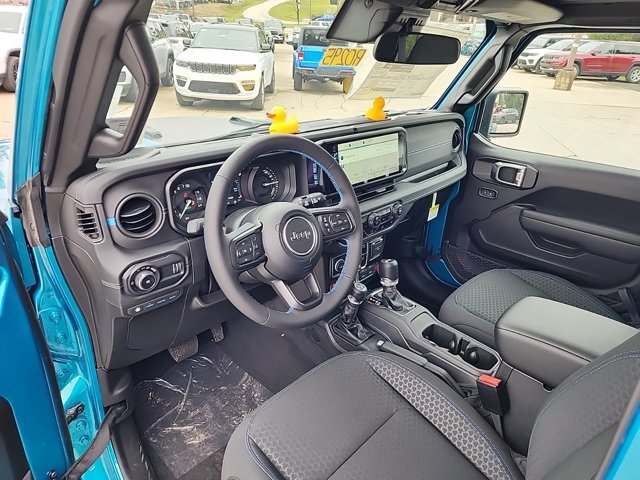 Used 2024 Jeep Wrangler Rubicon w/ Convenience Group image 23