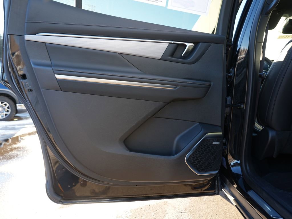 Used 2025 Buick Enclave Preferred AWD/4WD image 19
