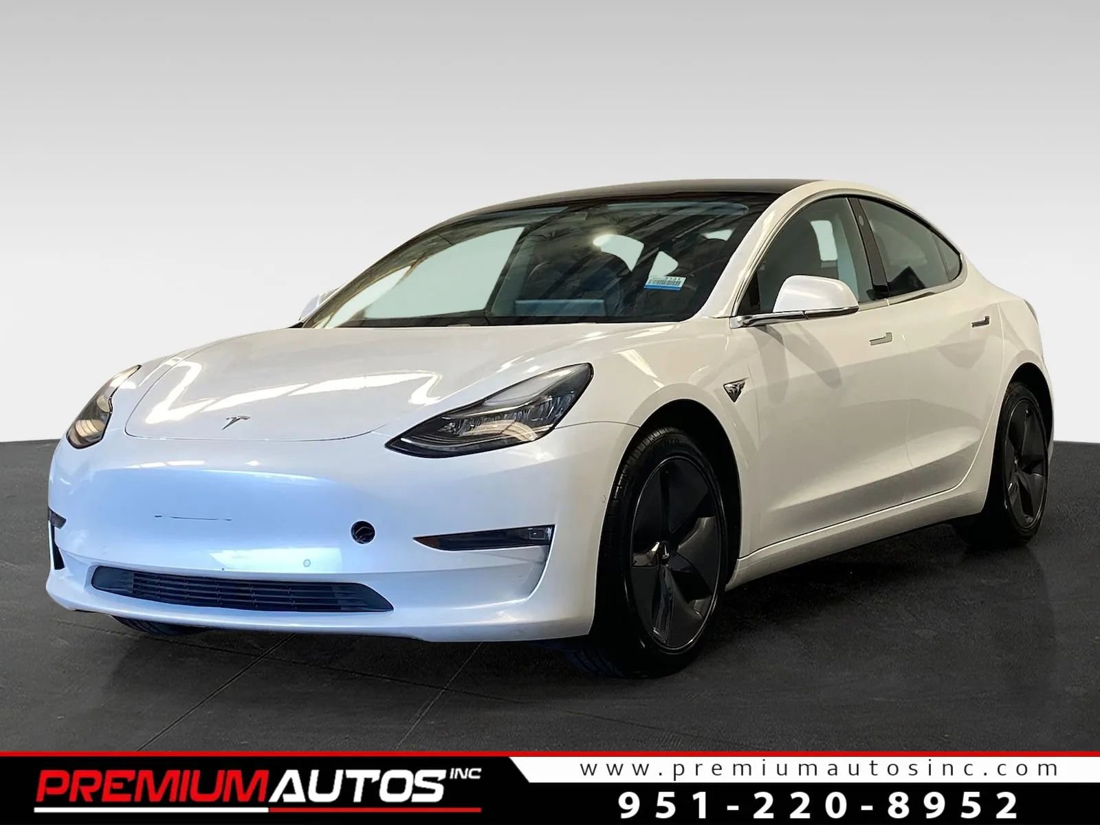 Used 2019 Tesla Model 3 Standard Range Plus image 1