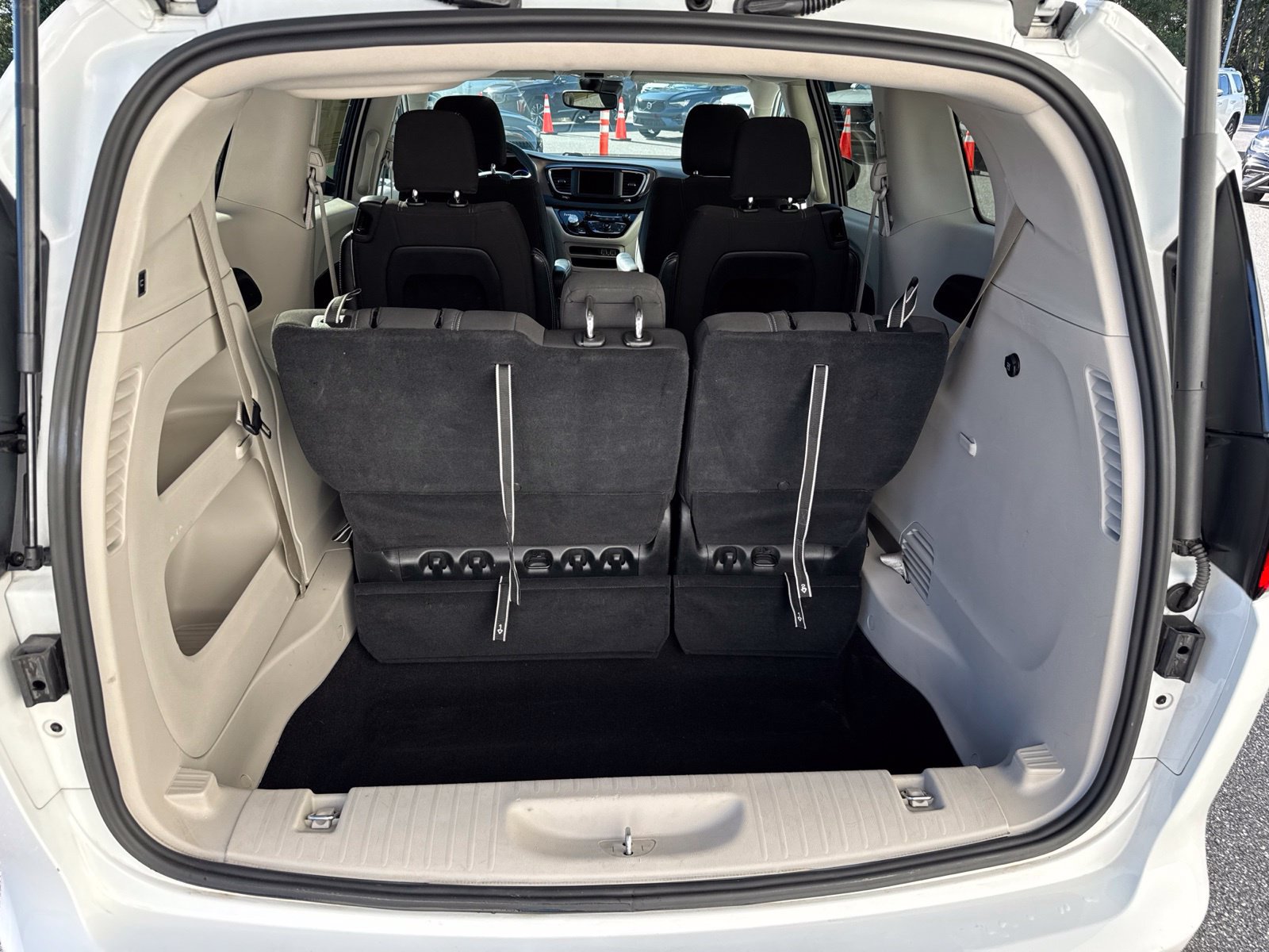 Used 2023 Chrysler Voyager LX FWD image 11